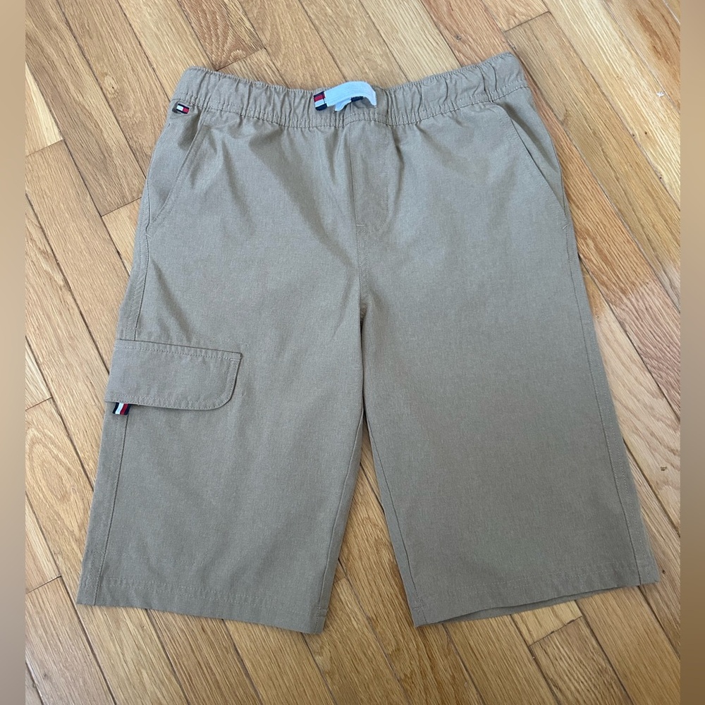 Boys Tommy Hilfiger Tan Cargo Shorts Size Large 16/18